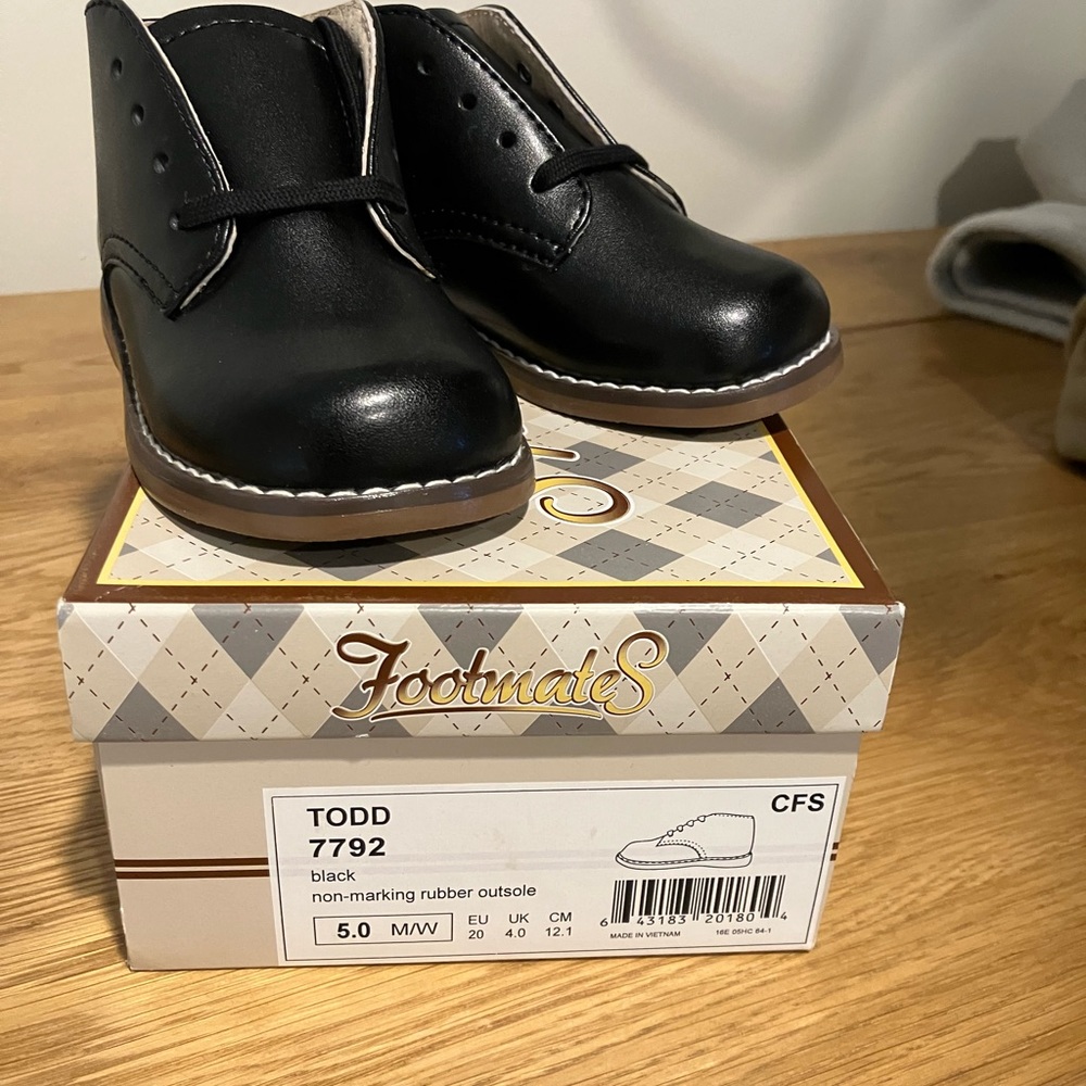 NWB Footmates Todd Boot